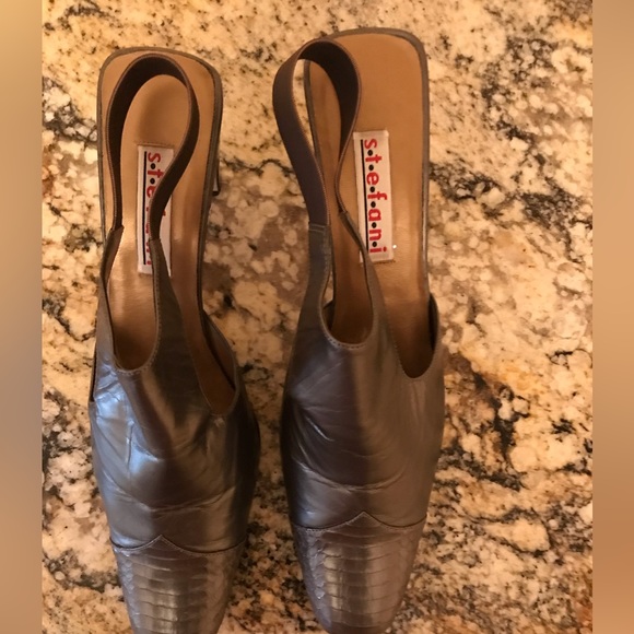 Very nice size 12 heels - Picture 2 of 16